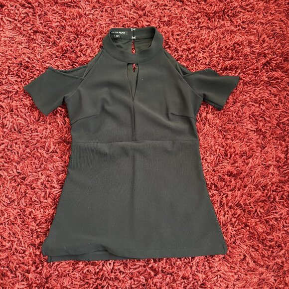 Boston Proper cold-shoulder top with key hole front, short sleeves - Picture 1 of 4